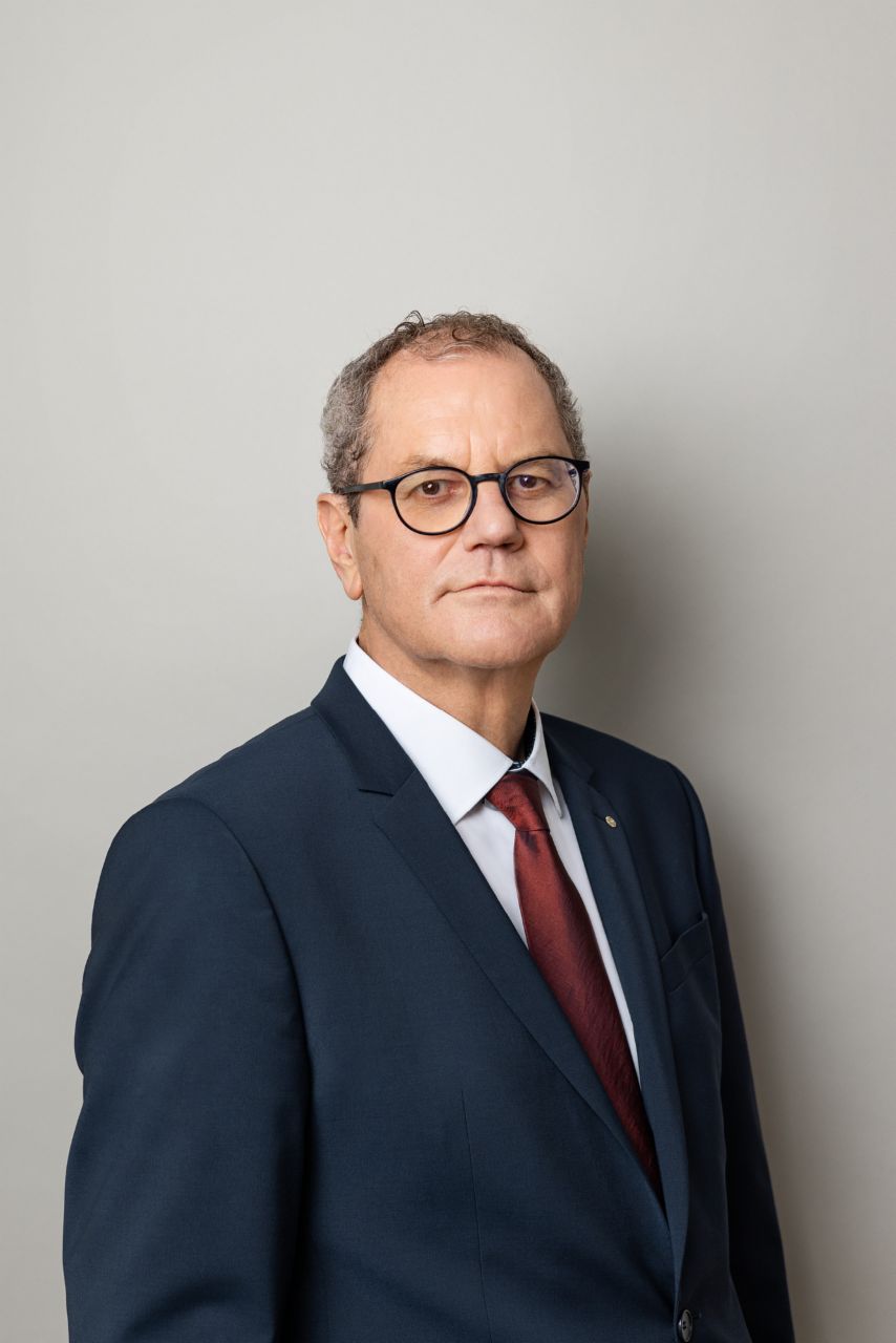 Portraitfoto des Aufsichtsratsmitgliedes Dr. Albert Kirchmann in farbe.