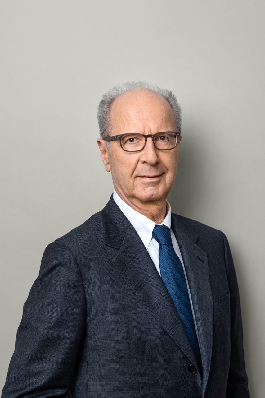 Portrait photo of the chairman of the supervisory board Hans Dieter Pötsch in color