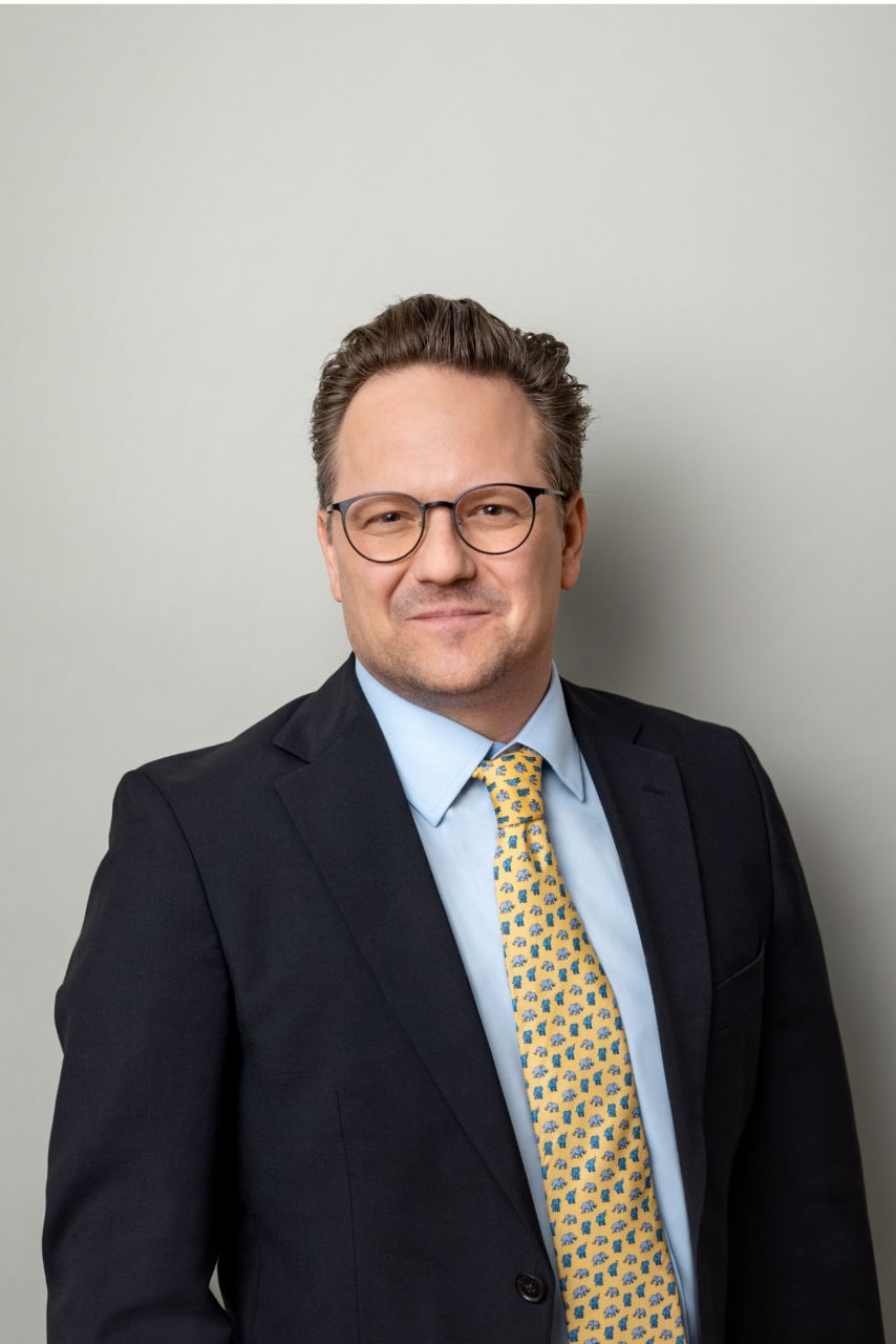 Portraitfoto des Aufsichtsratsmitgliedes Dr. Dr. Christian Porsche in farbe.