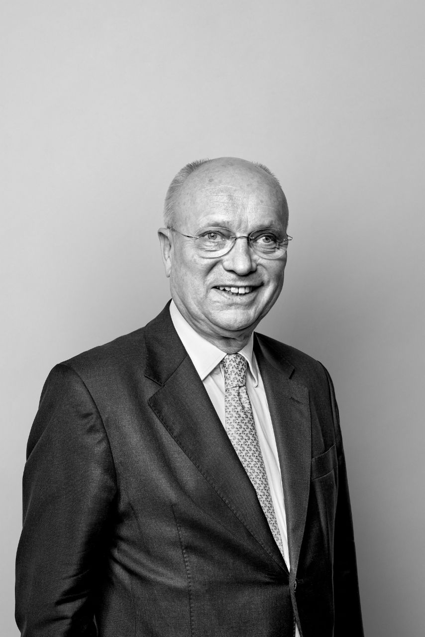 Portrait photo of the Supervisory Board member Dr. Wolf-Michael Schmid in black and white.
