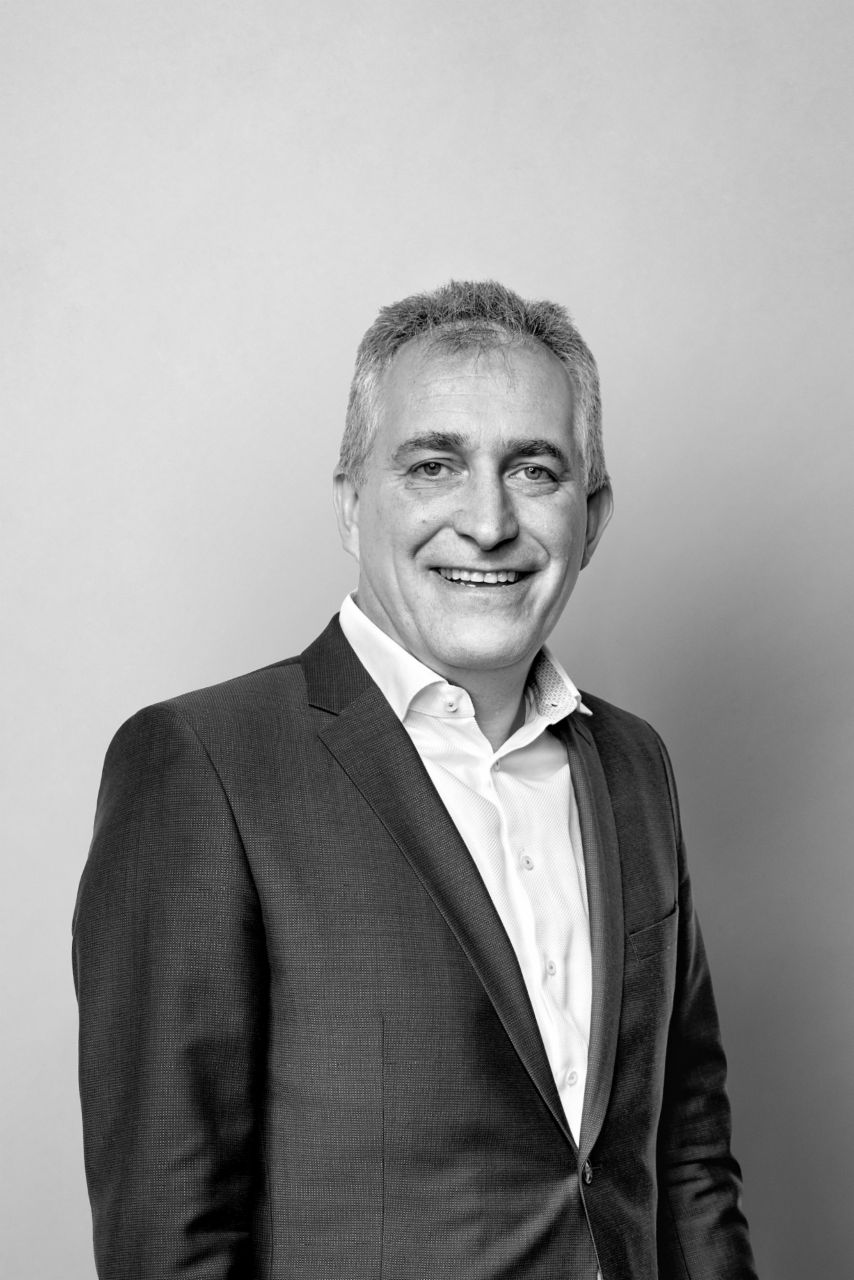 Portraitfoto des Aufsichtsratsmitgliedes Jürgen Kerner in schwarz-weiß.