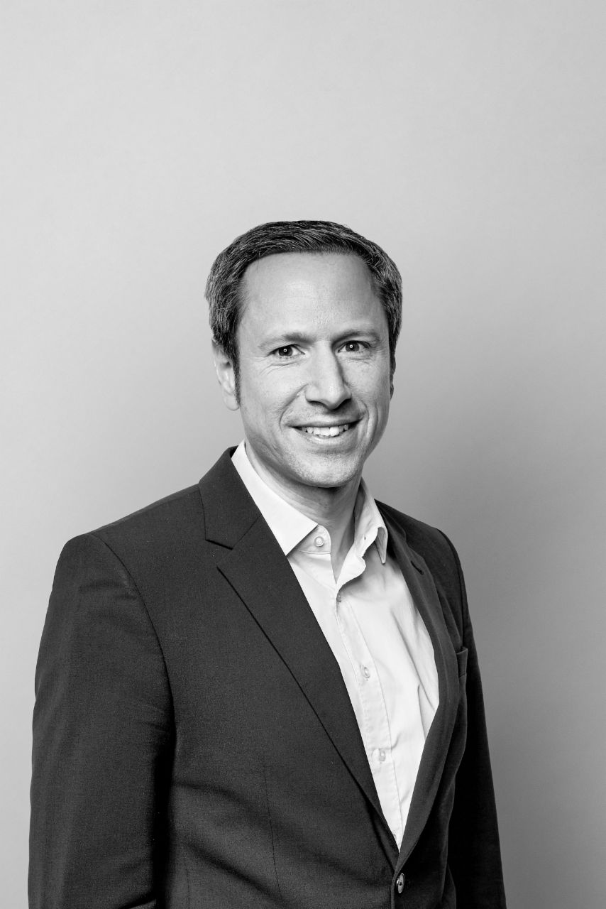 Portrait photo of the Supervisory Board member Torsten Bechstädt in black and white.