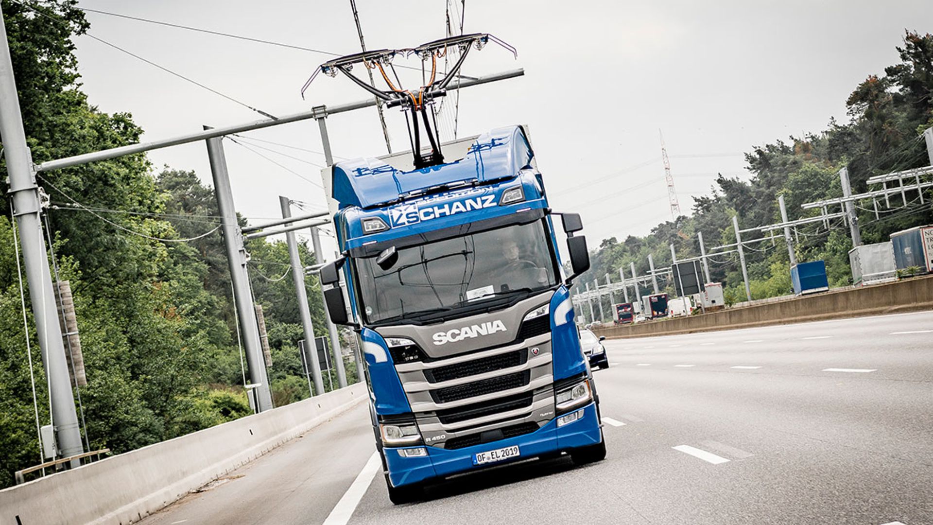 Scania hat für die Feldversuche in Deutschland 15 Hybrid-Lkw R 450 zur Verfügung gestellt.