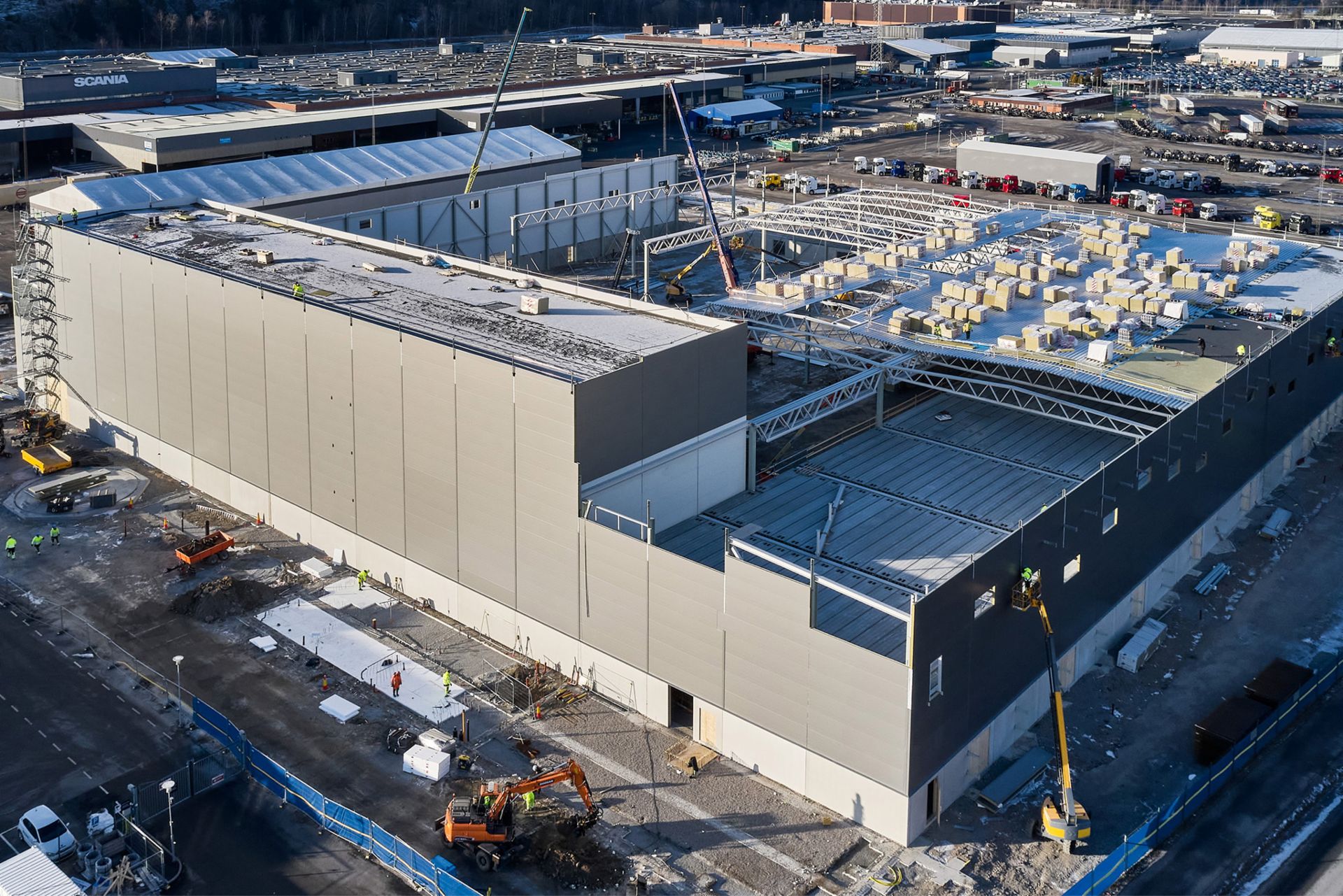 Baustelle am Hauptsitz von Scania, Bau einer Batterie-Monatgehalle