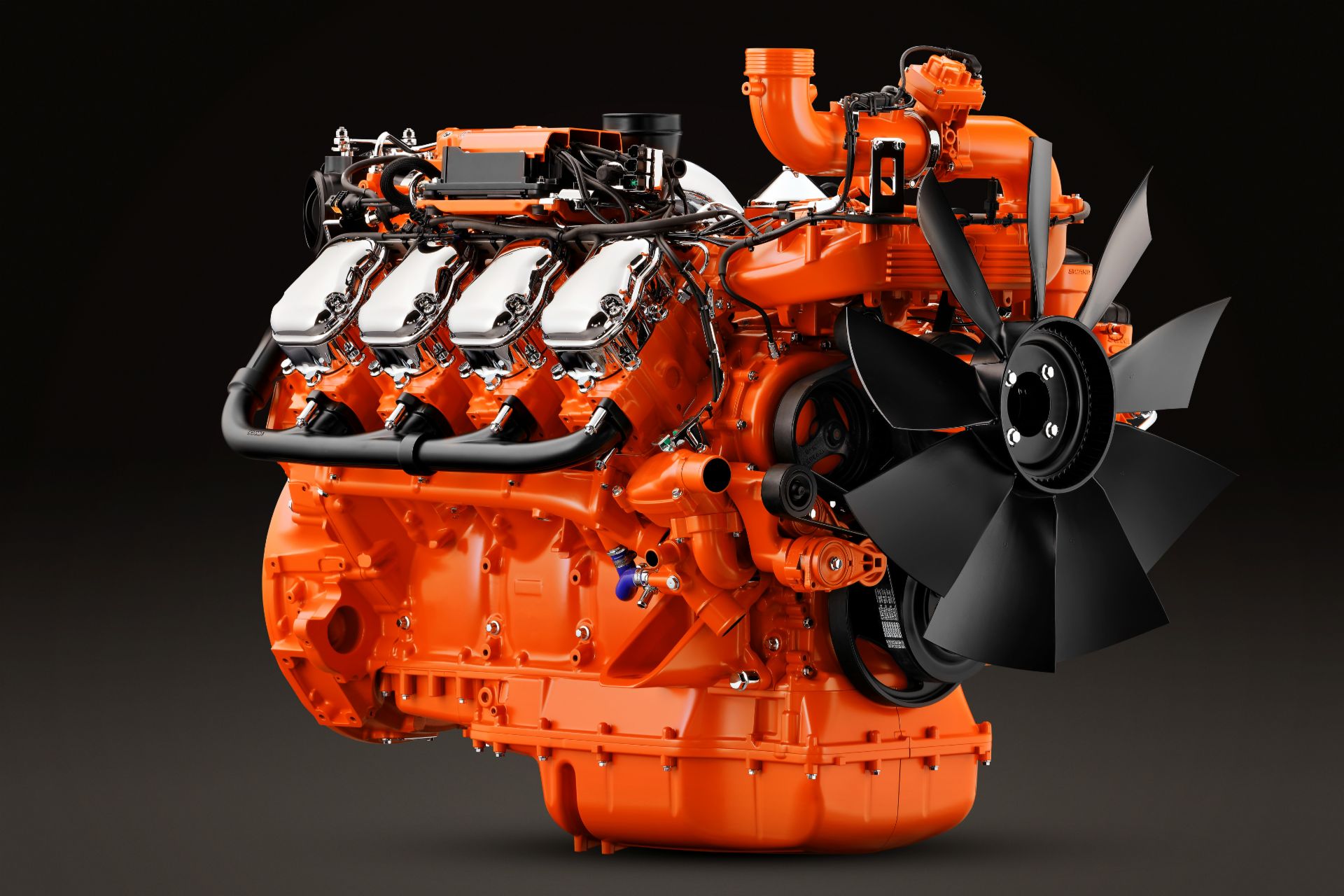 Mit vernetzten Motoren lassen sich Lkw in Echtzeit nachverfolgen, Engpässe leicht erkennen und so kann zur Steigerung der Produktivität beigetragen werden.