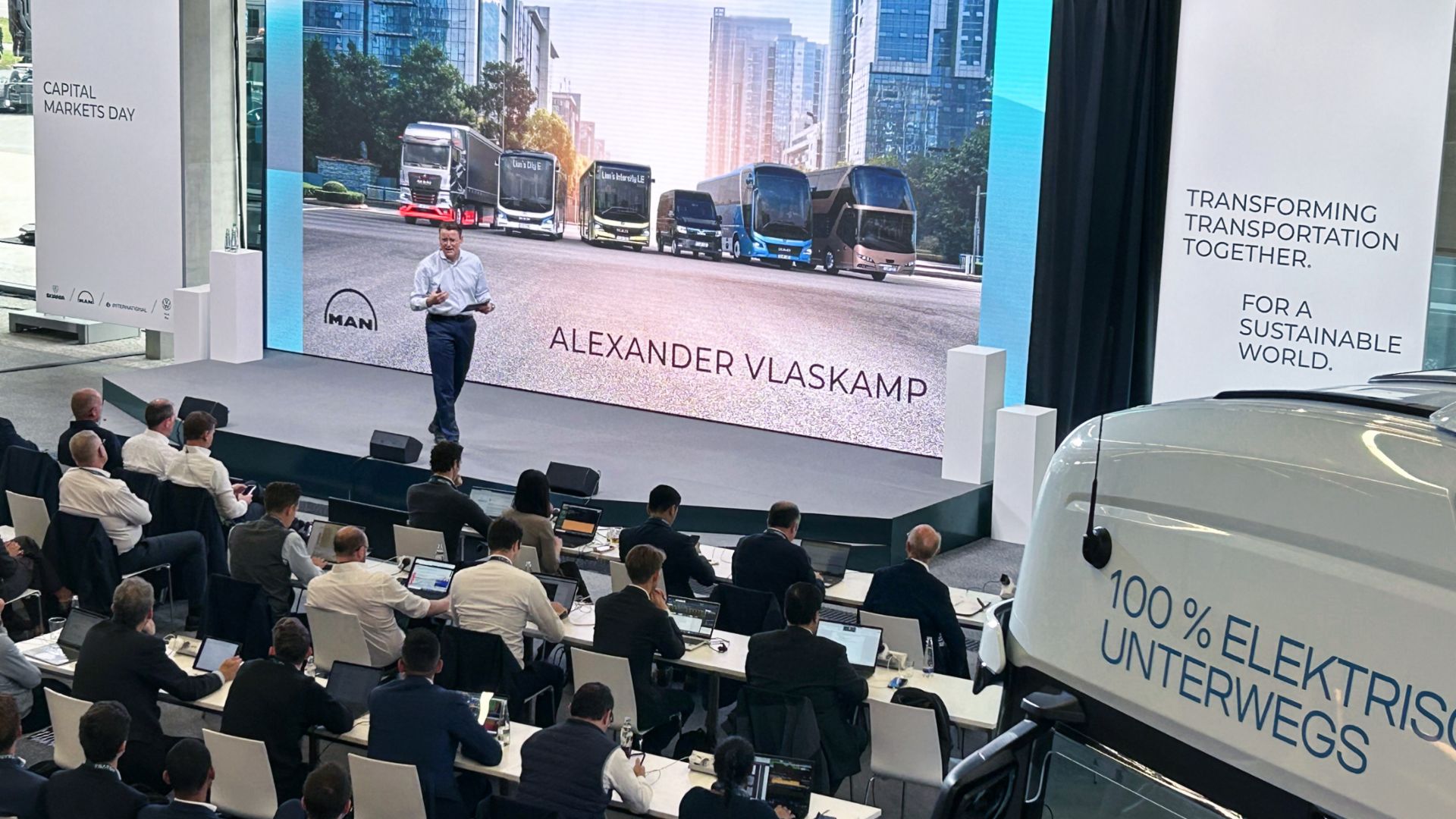 Alexander Vlaskamp hält eine Rede auf dem Capital Markets Day von TRATON.