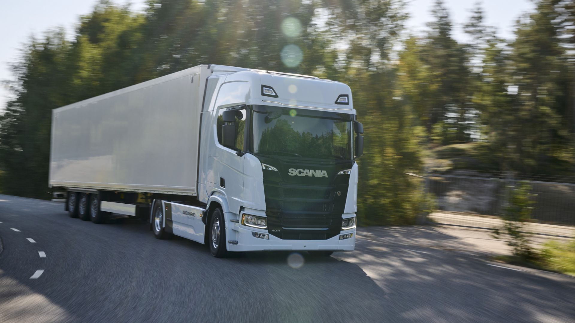 Scania and SSAB have signed a letter of intent to decarbonise all steel deliveries from SSAB to Scania’s heavy-duty vehicles in 2030.