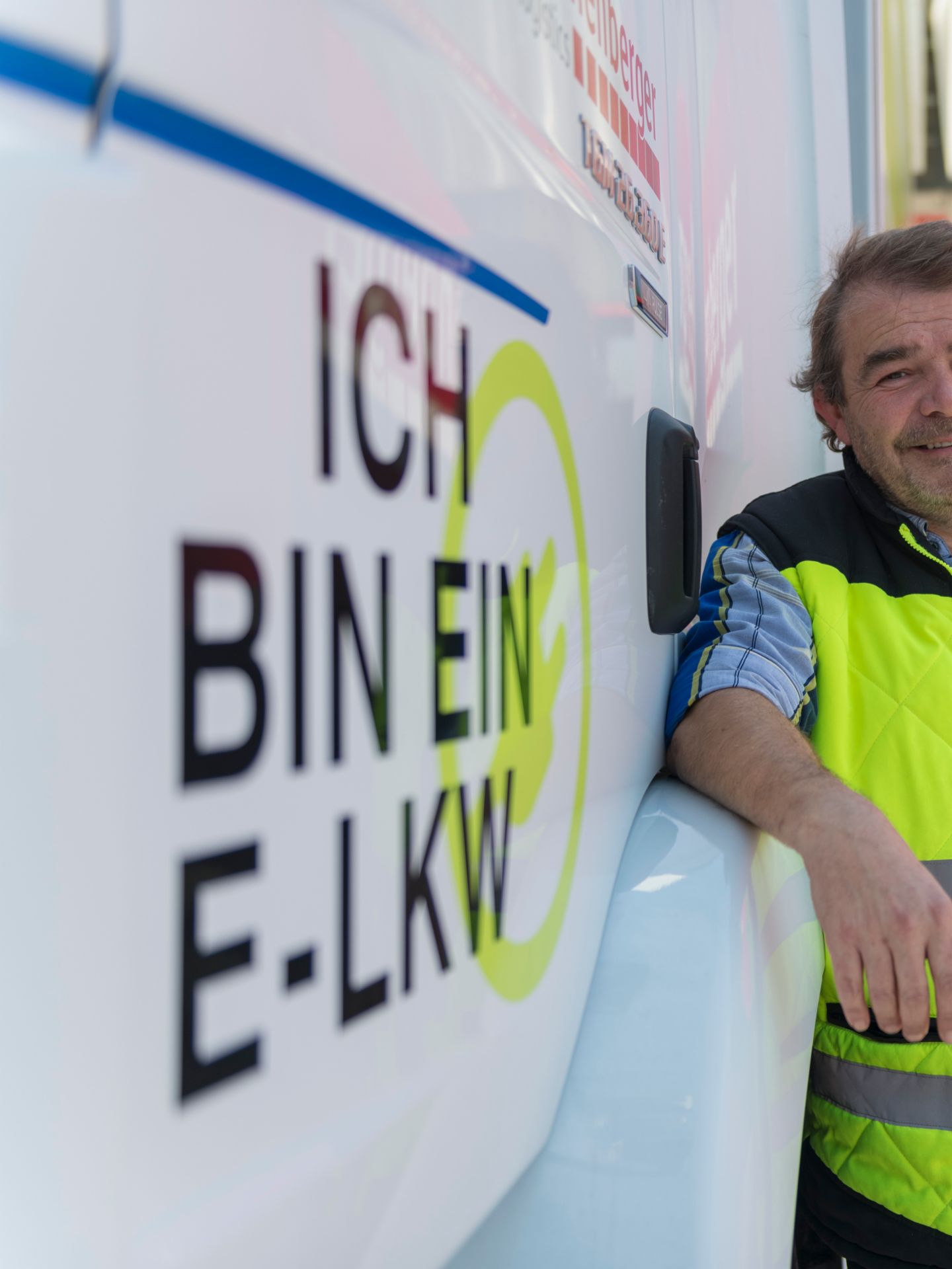 Berufskraftfahrer Bernd Stangl ist für Quehenberger mit dem eTGM unterwegs.