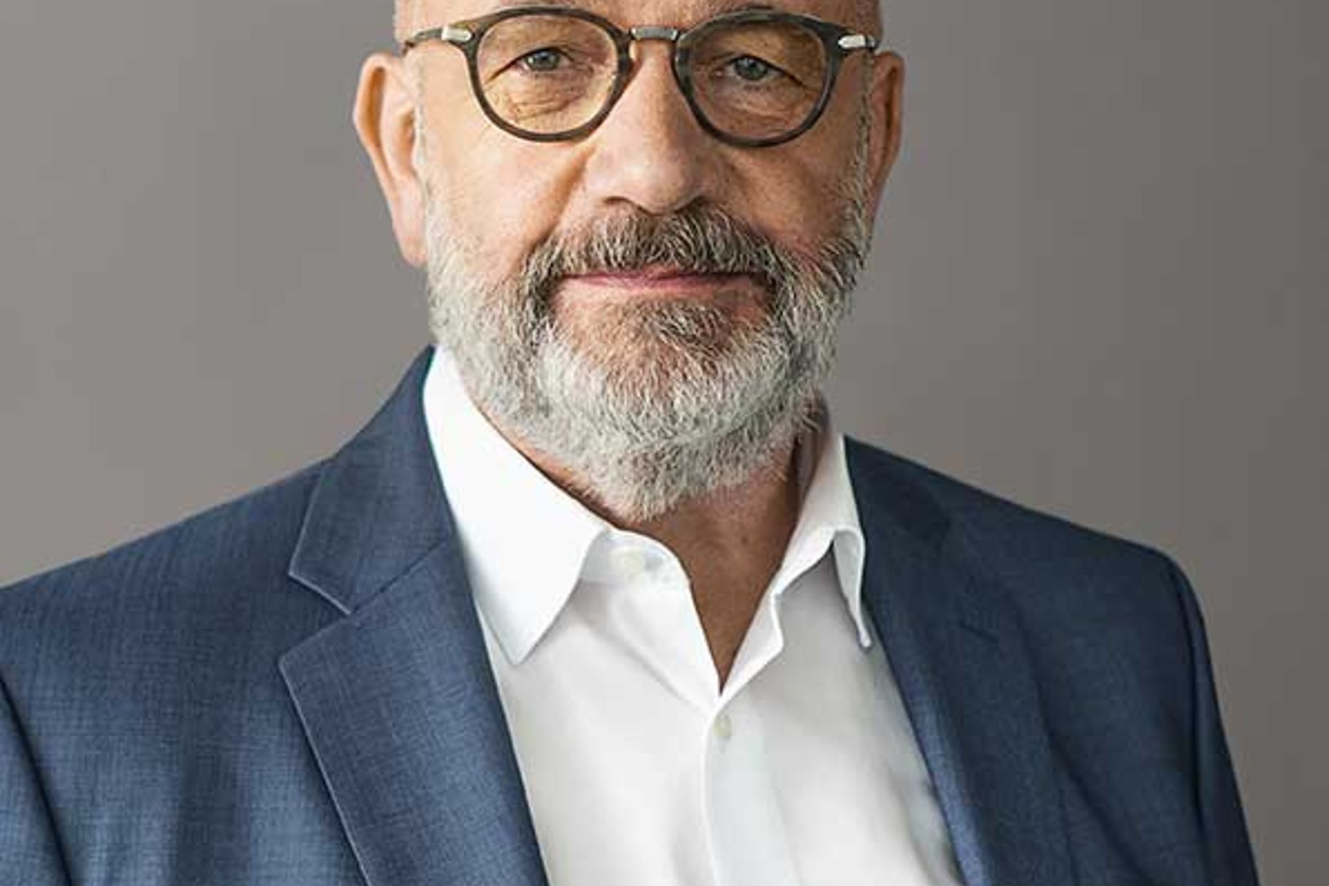 Portrait von Bernd Osterloh, Mitglied des Vorstands der TRATON SE, verantwortlich für Personal und Personalvorstand & Arbeitsdirektor der MAN Truck & Bus SE
                 