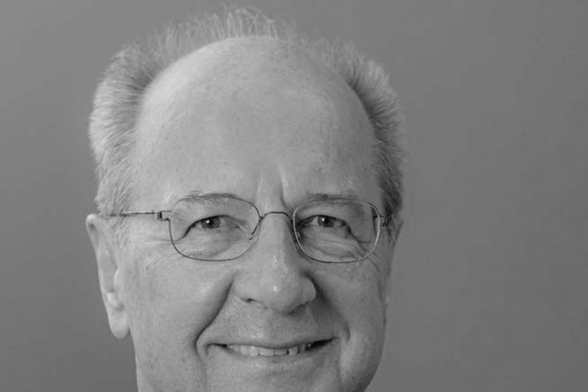 Portrait photo of the chairman of the supervisory board Hans Dieter Pötsch in black and white.
                 