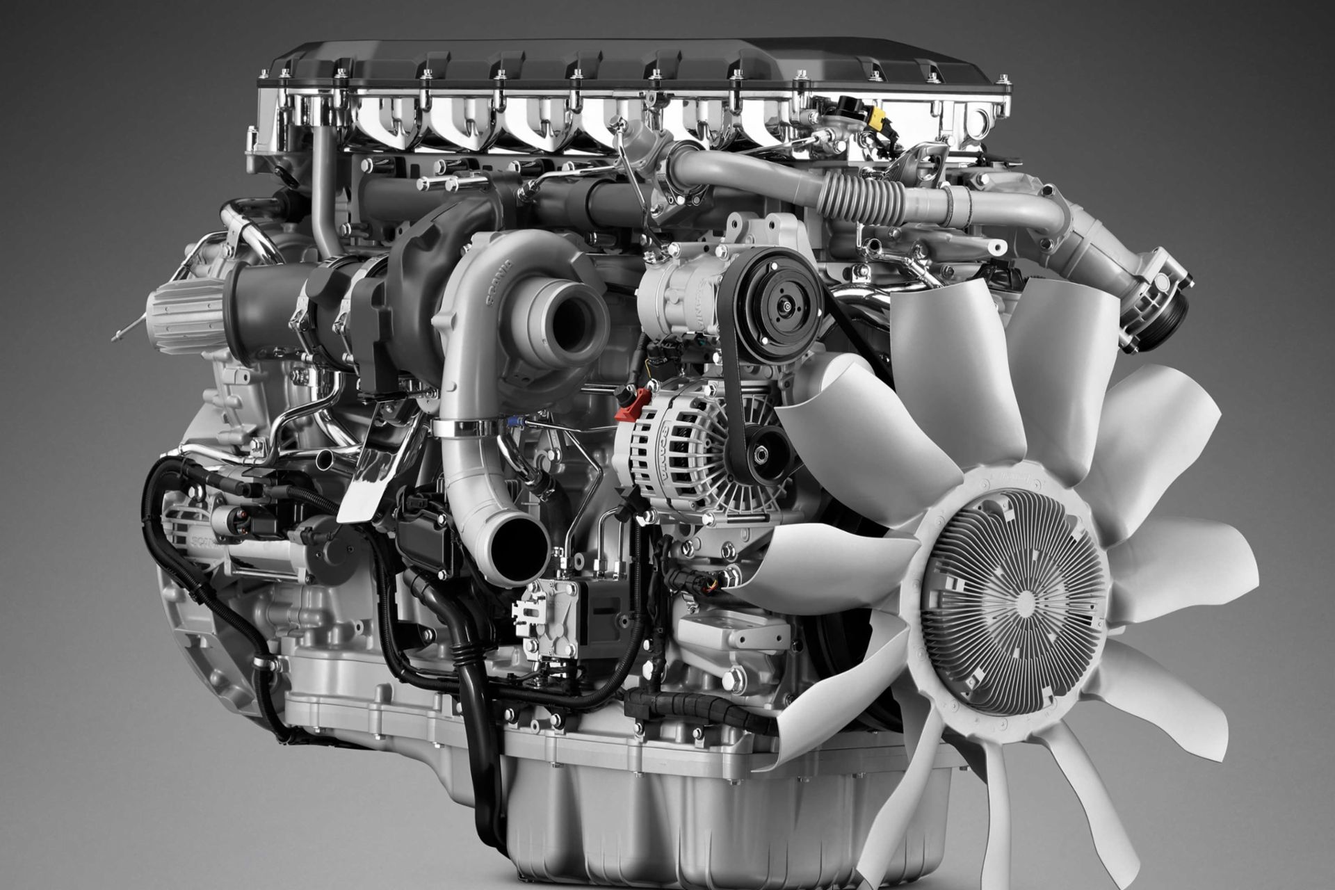 TRATON presents its first joint diesel engine for heavy-duty trucks.
                 