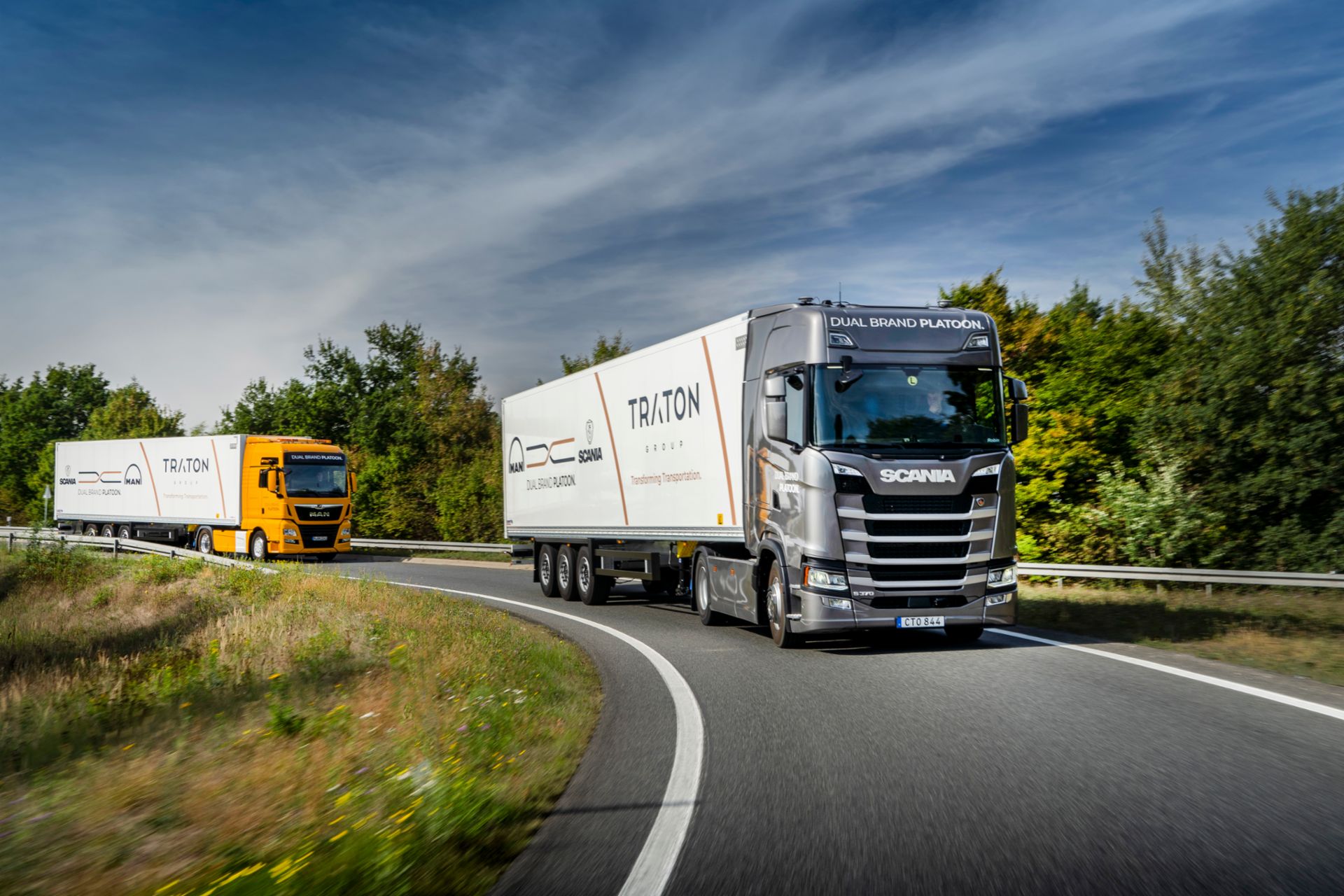 Two brands, one platoon: MAN and Scania are working hand in hand on dual-brand platooning.
                 