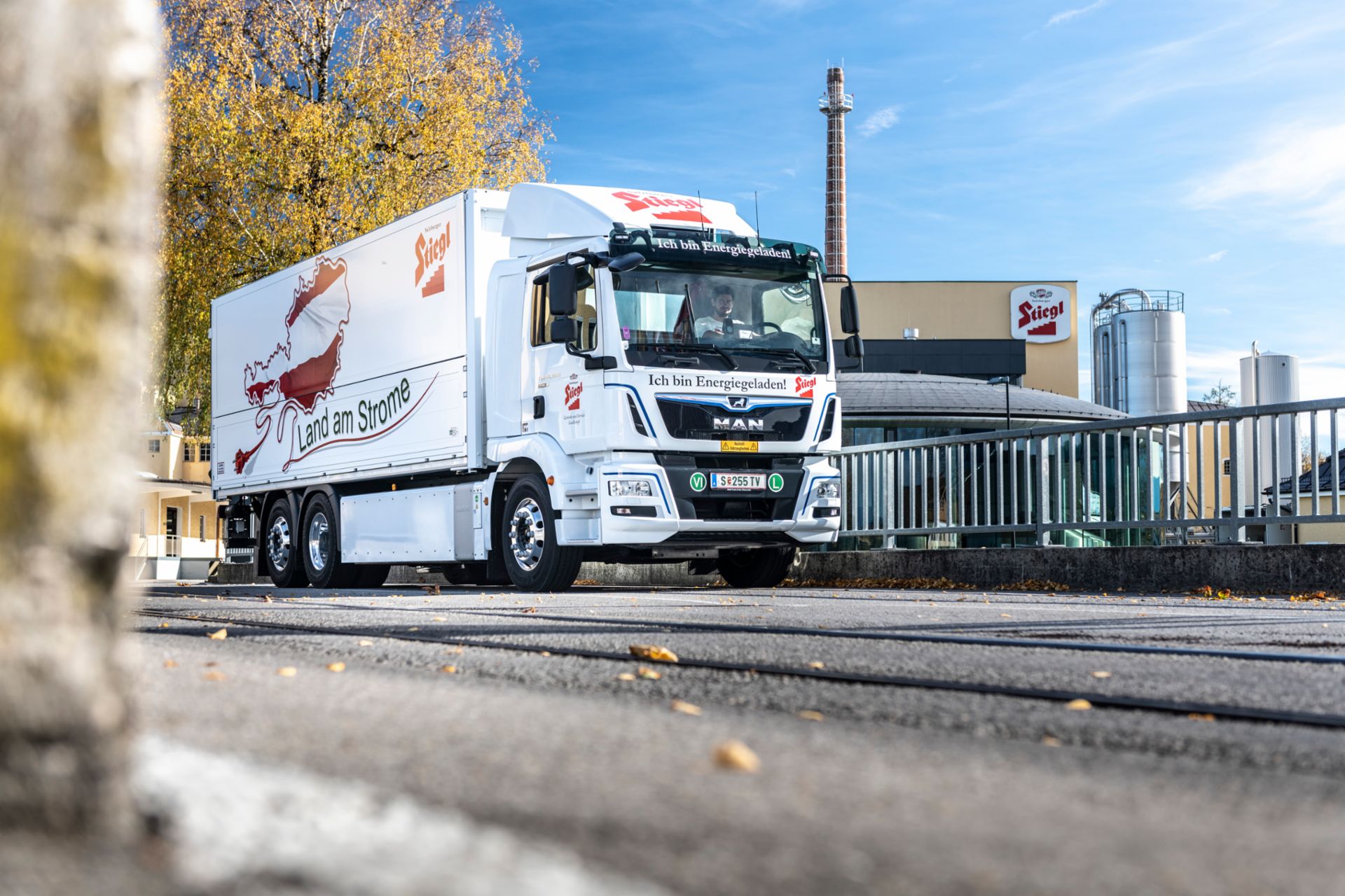 Stiegl’s MAN TGM 25.360 E is the first fully electric truck in service at an Austrian brewery.
                 