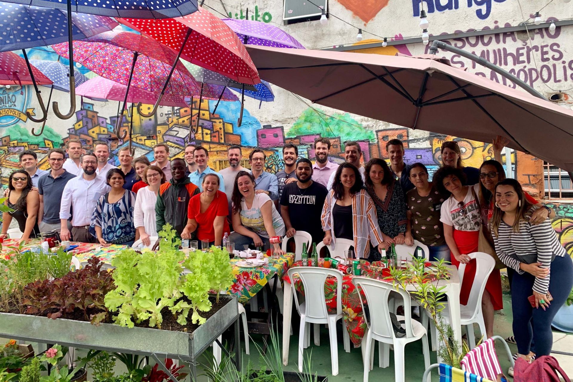 Die Teilnehmer besuchten eine Favela in São Paulo und erhielten dort Einblicke in die logistischen Prozesse vor Ort.
                 