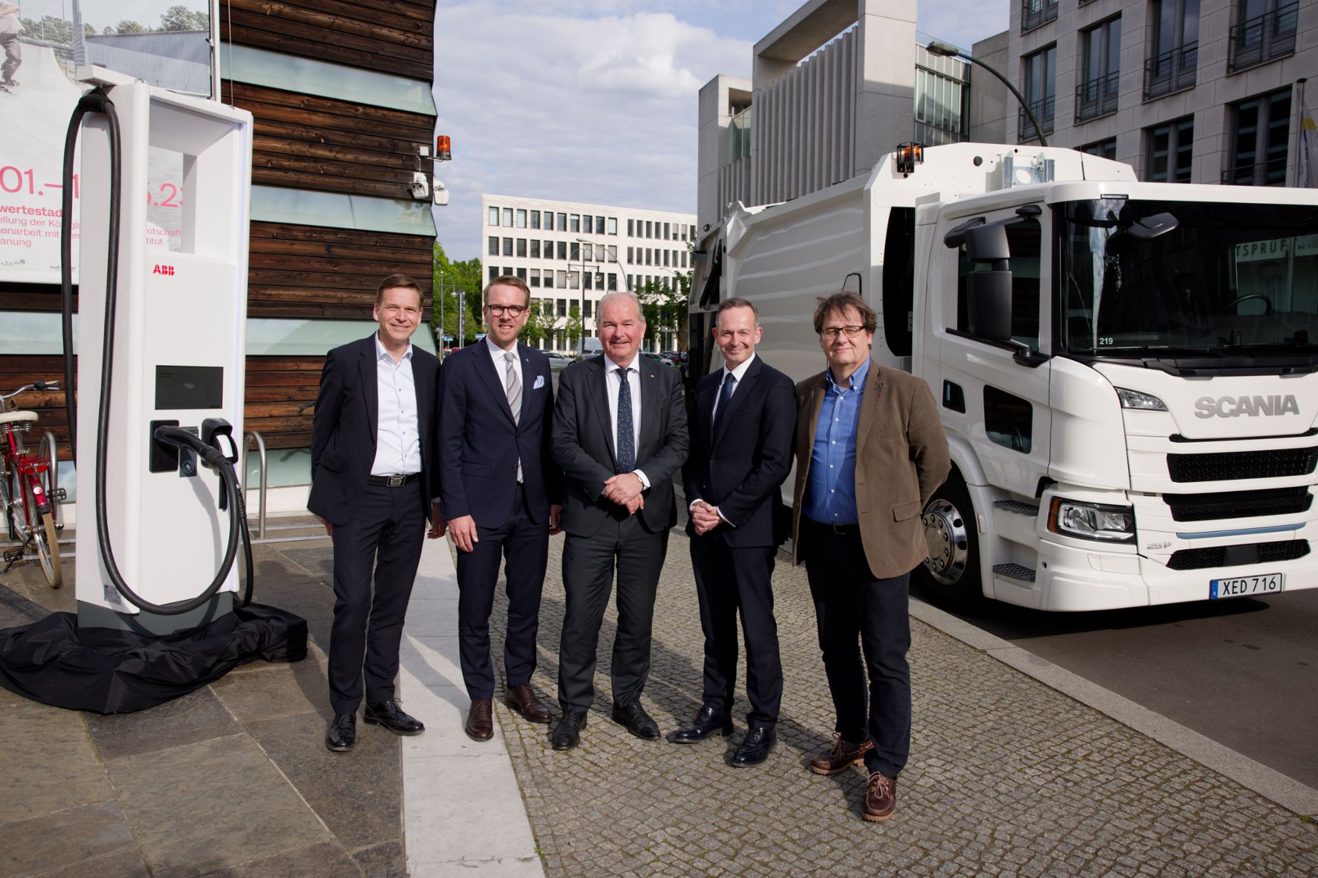 TRATON and ABB E-mobility host joint Parliamentary Evening