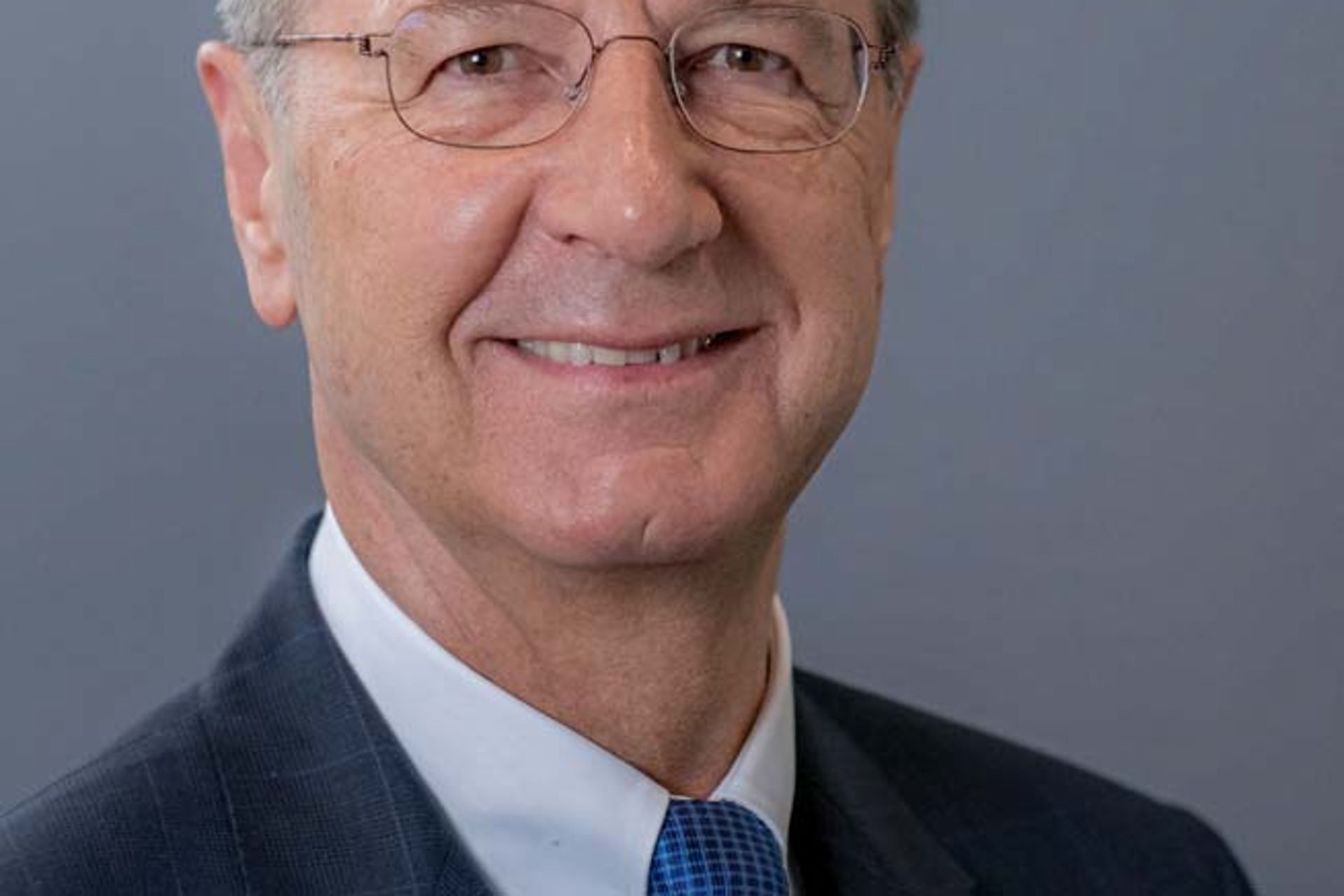 Portraitfoto des Aufsichtsratsvorsitzenden Hans Dieter Pötsch in farbe.