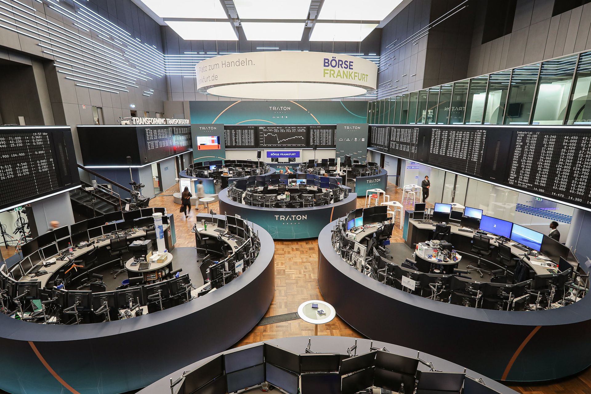 The Frankfurt stock exchange floor in the colours of TRATON SE
                 