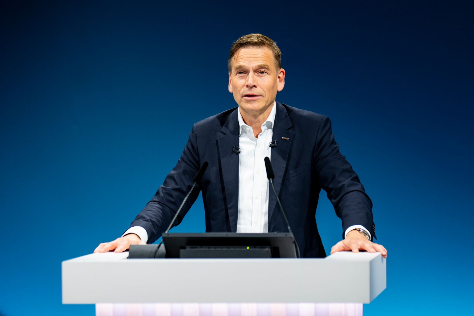 CEO Christian Levin welcomes the shareholders and gives his speech on the financial year 2023.
                 