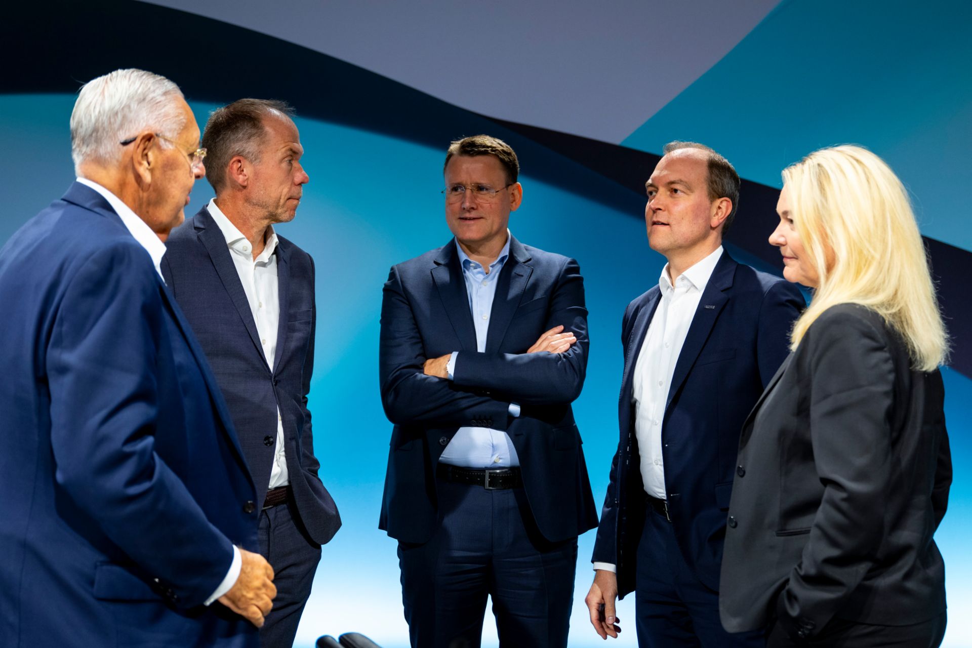 The Management Board of TRATON SE discusses the course of the 2024 Annual General Meeting.
                 