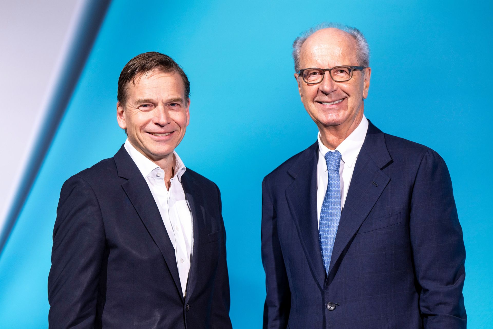 (From left to right): Christian Levin (CEO of TRATON SE), Hans Dieter Pötsch (Chairman of the Supervisory Board of TRATON SE) at the Annual General Meeting 2025 of TRATON SE.
                 