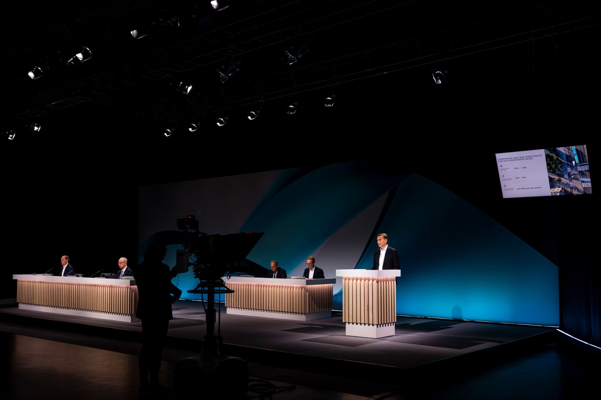 In his speech, TRATON GROUP CEO Christian Levin reports on the 2024 financial year and provides an outlook for 2025.
                 