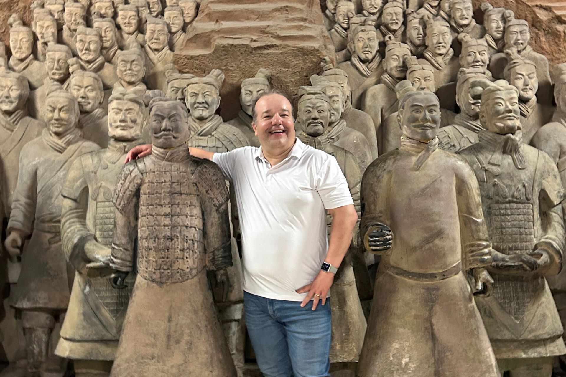 Ronaldo Candido da Silva Jr. by the Terracotta-Army in the Mausoleum of the First Qin Emperor.