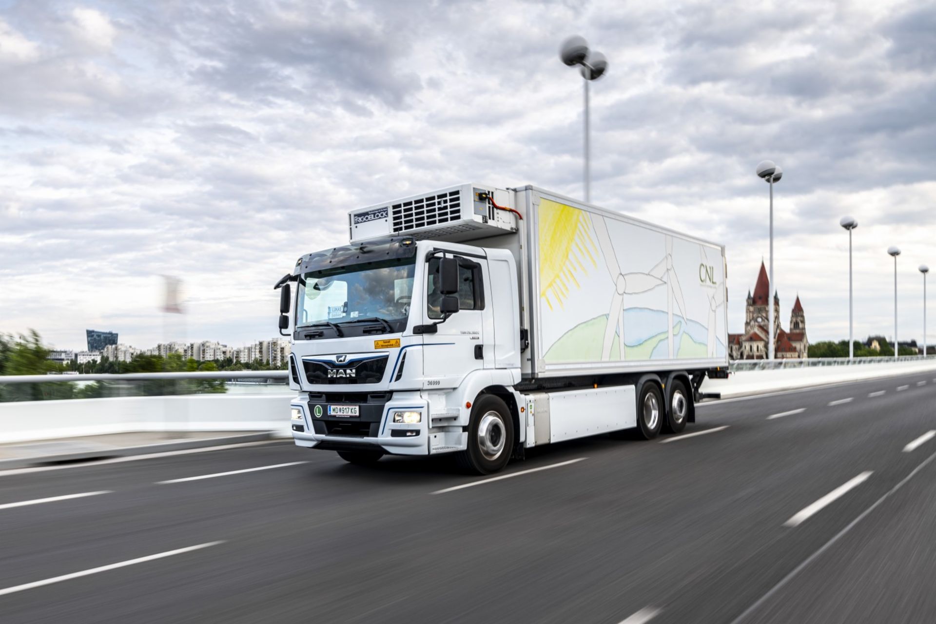 A real-life example to examine the conditions under which it is possible to switch to electric commercial vehicles in regional delivery traffic. 
                 