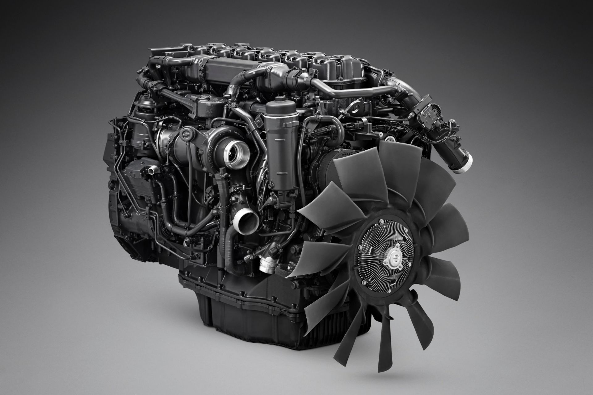 Der Euro-6-Gasmotor soll sowohl im Fernverkehr als auch im Baustellenbetrieb eingesetzt werden.
                 