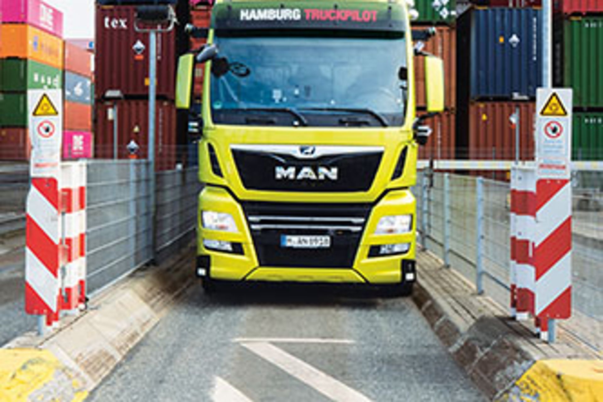 The “Hamburg TruckPilot” project paves the way for a considerably more efficient cargo handling process at major sea ports.
                 