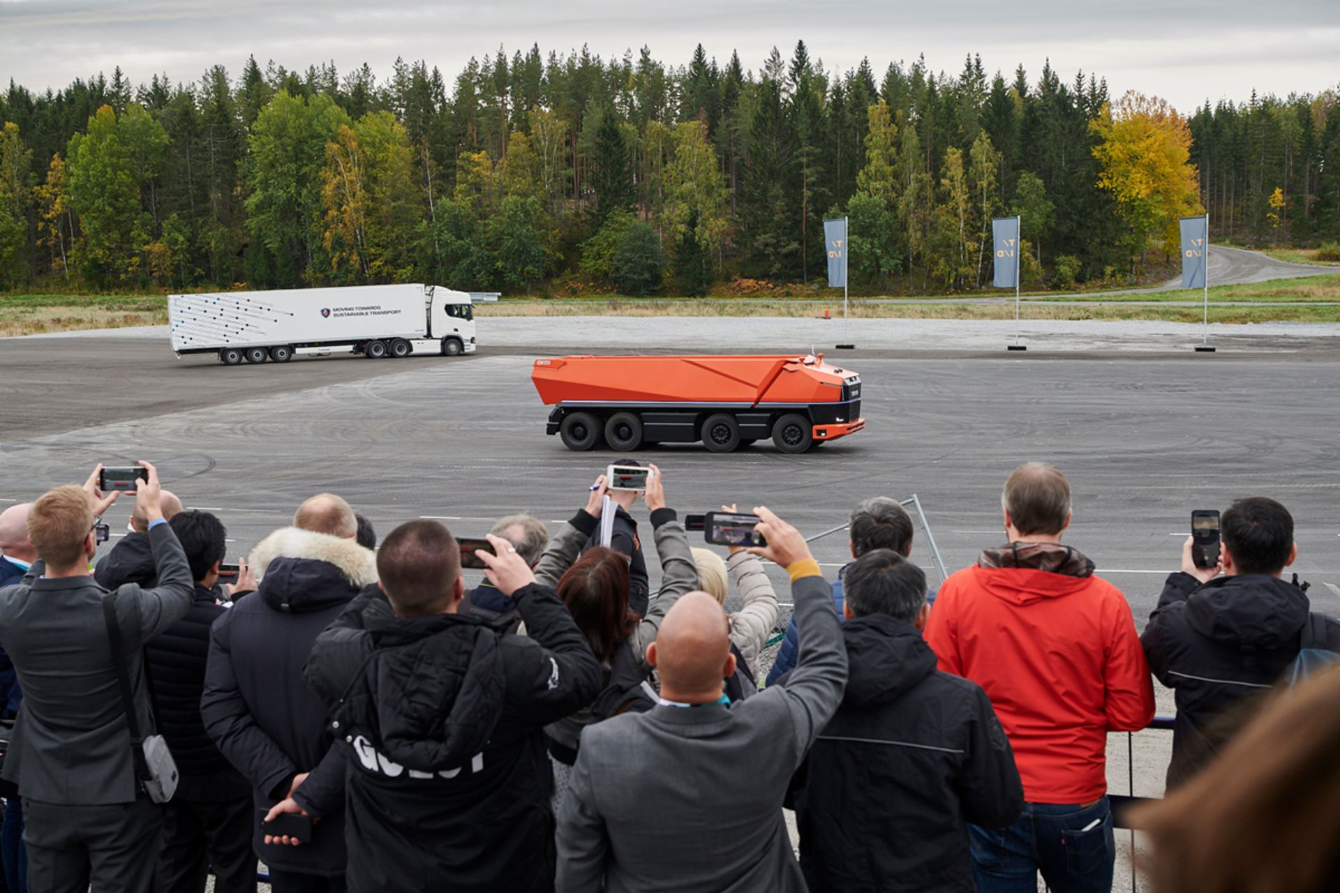 Demonstration of the autonomous concept vehicle AXL
                 