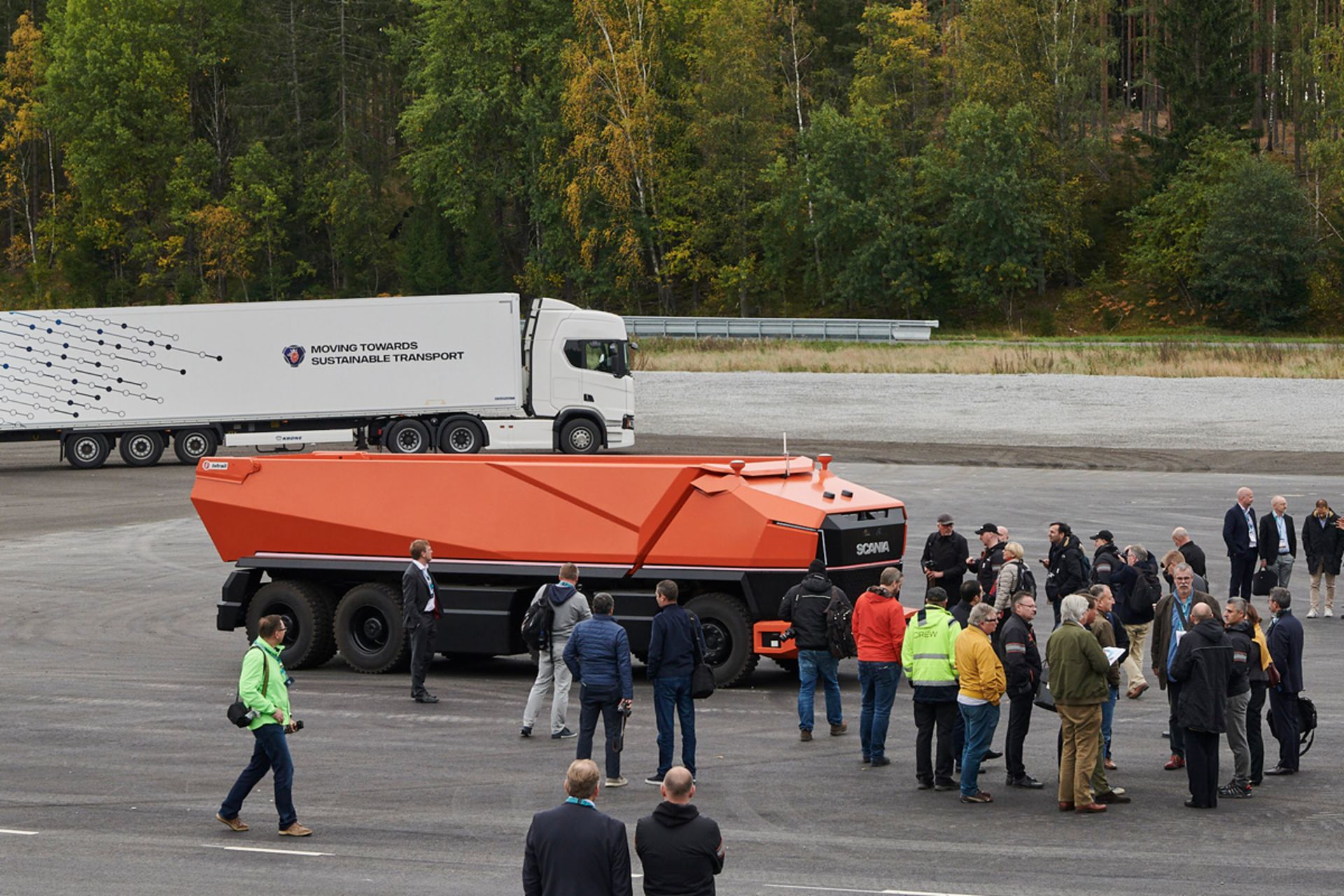 Demonstration of the autonomous concept vehicle AXL
                 