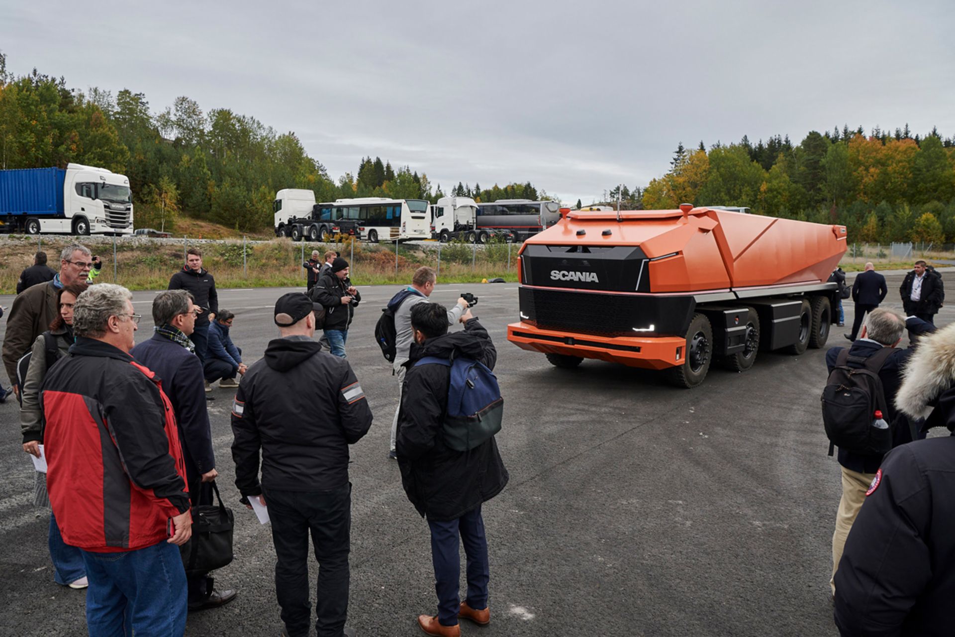 Demonstration of the autonomous concept vehicle AXL
                 