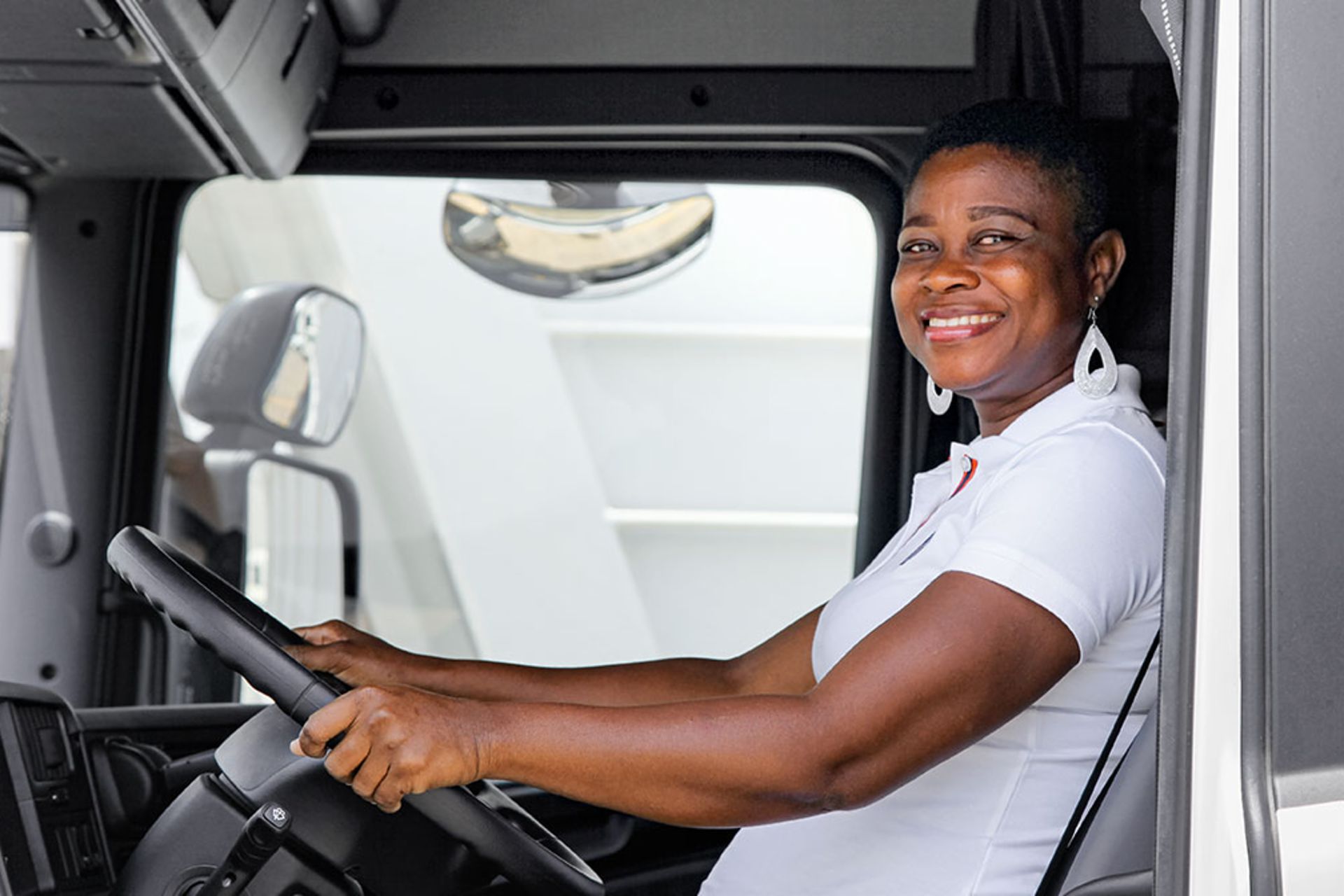 In Ghana, Scania promotes gender equality, economic participation and empowerment among African women by helping to train them as bus or truck drivers.

                 