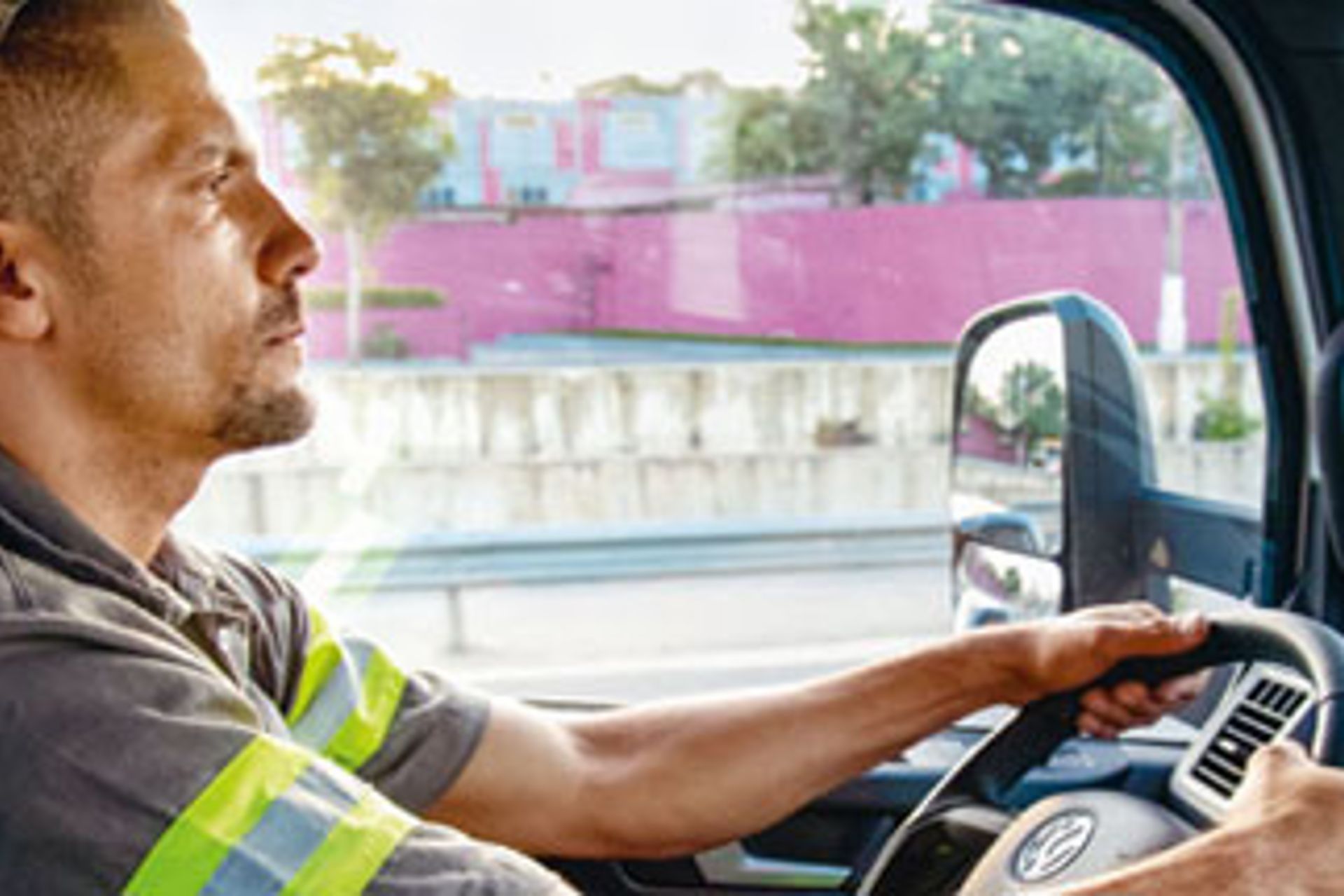 Der e-Delivery von VW Caminhões e Ônibus bietet die Möglichkeit eines emissionsfreien und nachhaltigen lokalen Lieferverkehrs.

                 