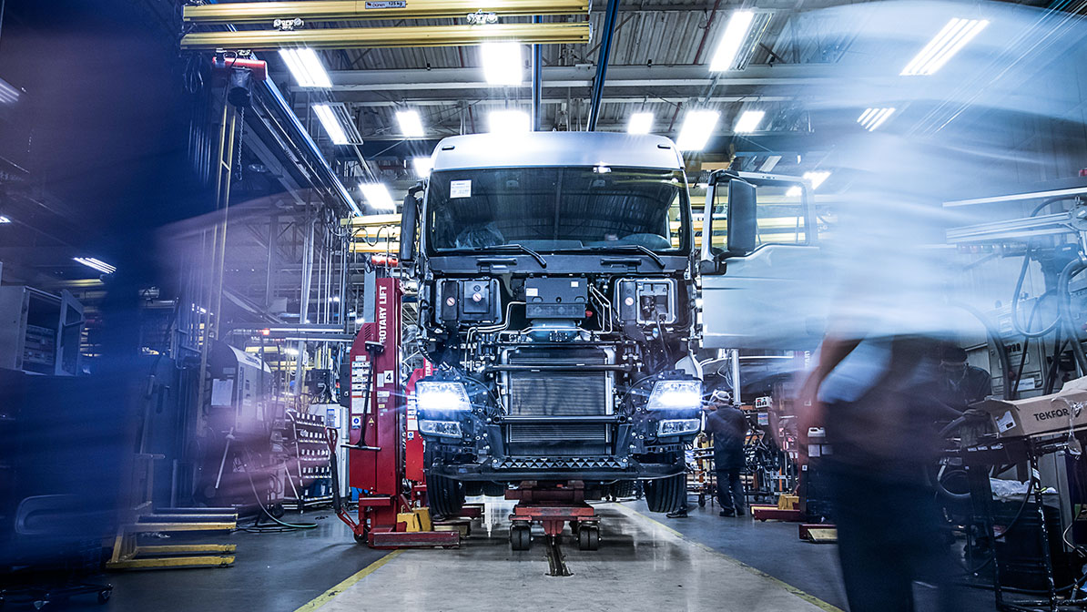 Blick unter die Haube – in der neuen Montagehalle wird der VW Meteor produziert